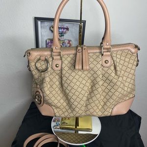 Gucci  sucky cloth handbag
Good condition
Beige, Cloth